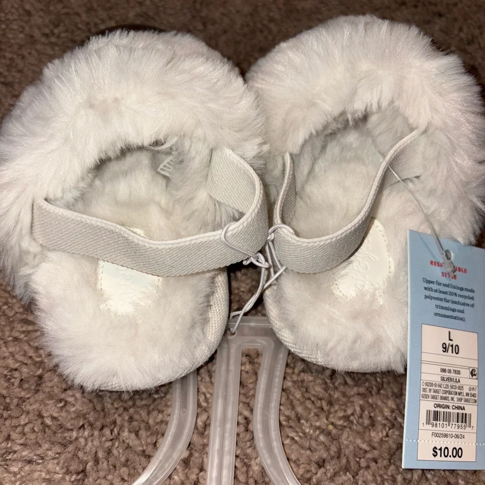 Cat & Jack Silver and White Kids Slippers